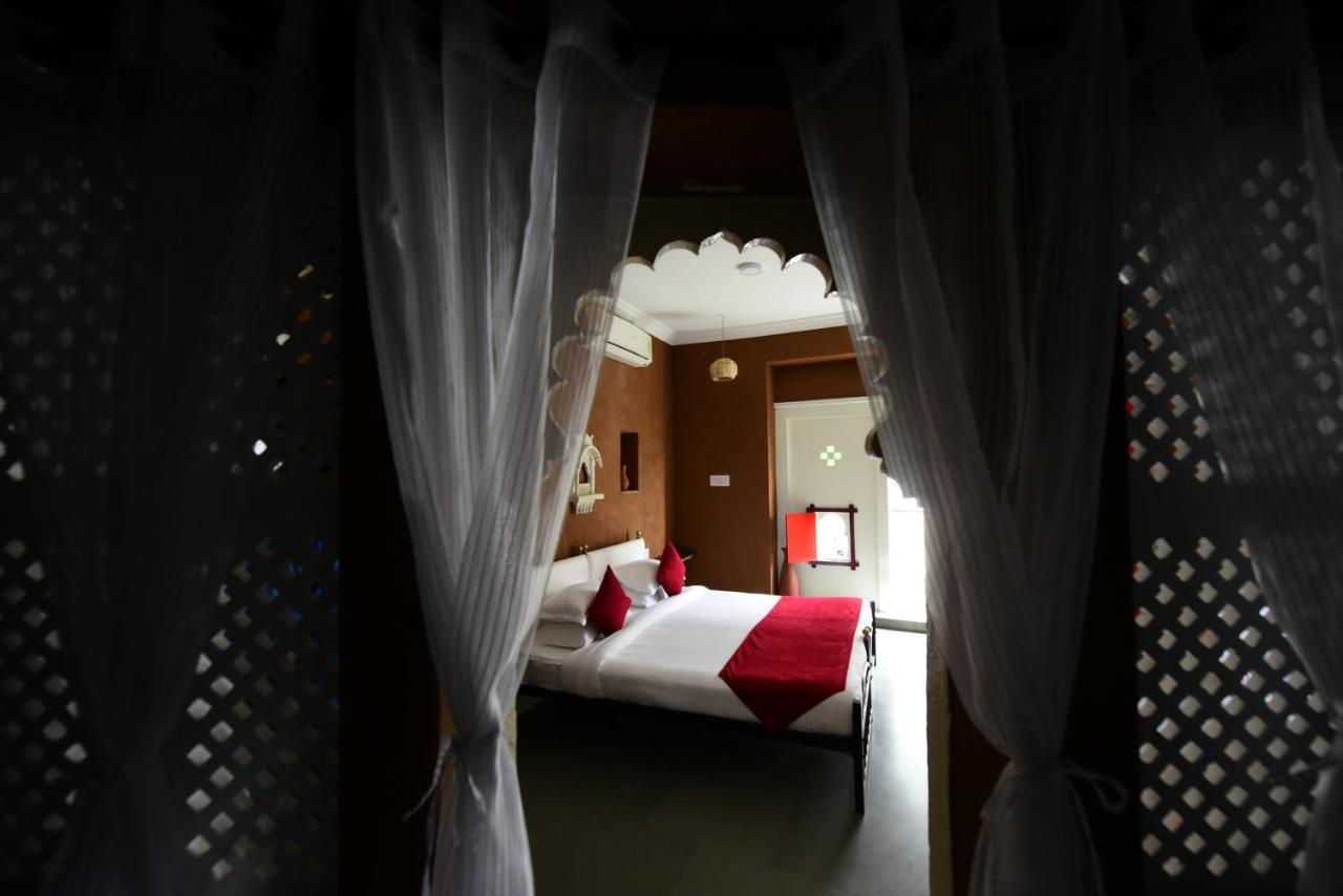 Hotel Udai Niwas By The Lake Udaipur Dış mekan fotoğraf