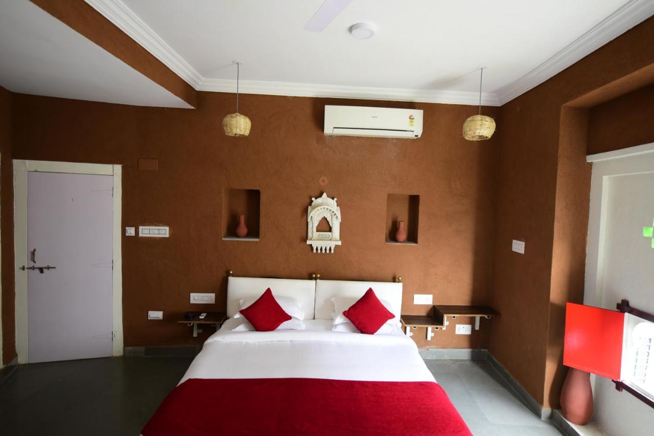 Hotel Udai Niwas By The Lake Udaipur Dış mekan fotoğraf