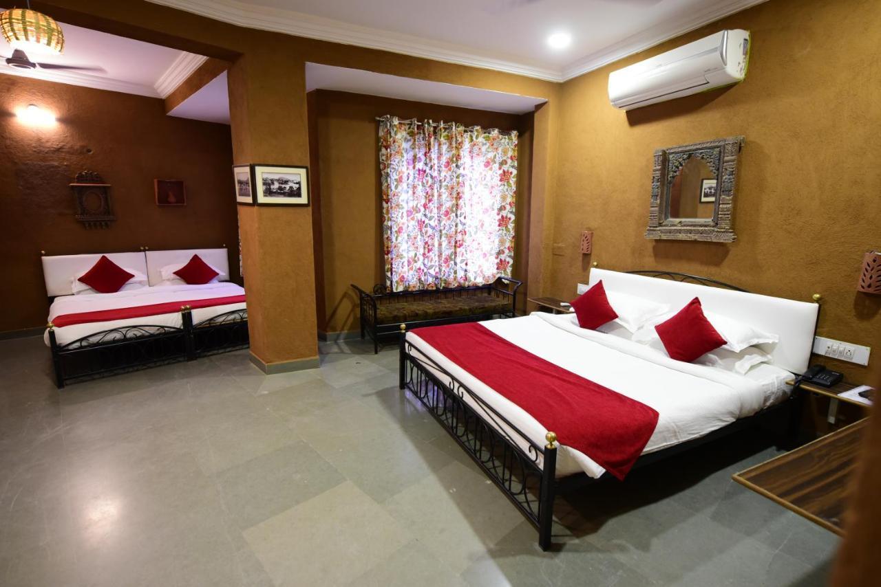 Hotel Udai Niwas By The Lake Udaipur Dış mekan fotoğraf