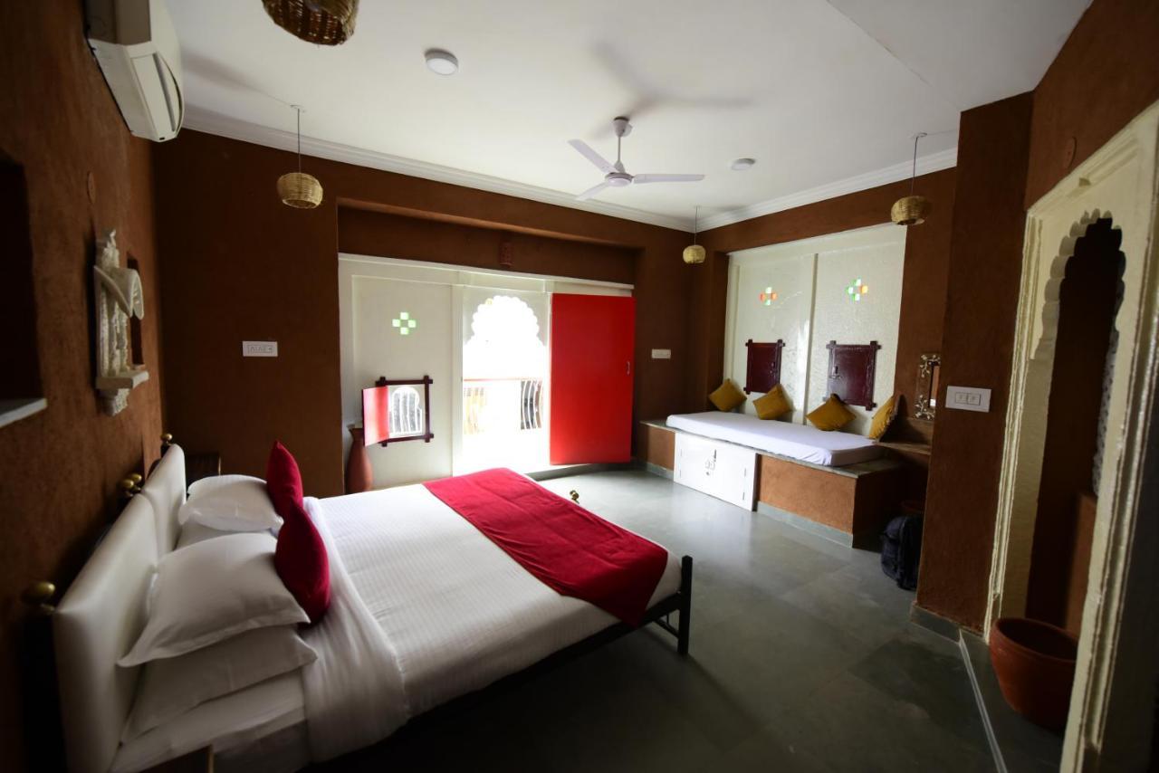 Hotel Udai Niwas By The Lake Udaipur Dış mekan fotoğraf