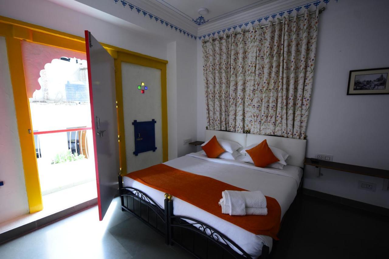 Hotel Udai Niwas By The Lake Udaipur Dış mekan fotoğraf