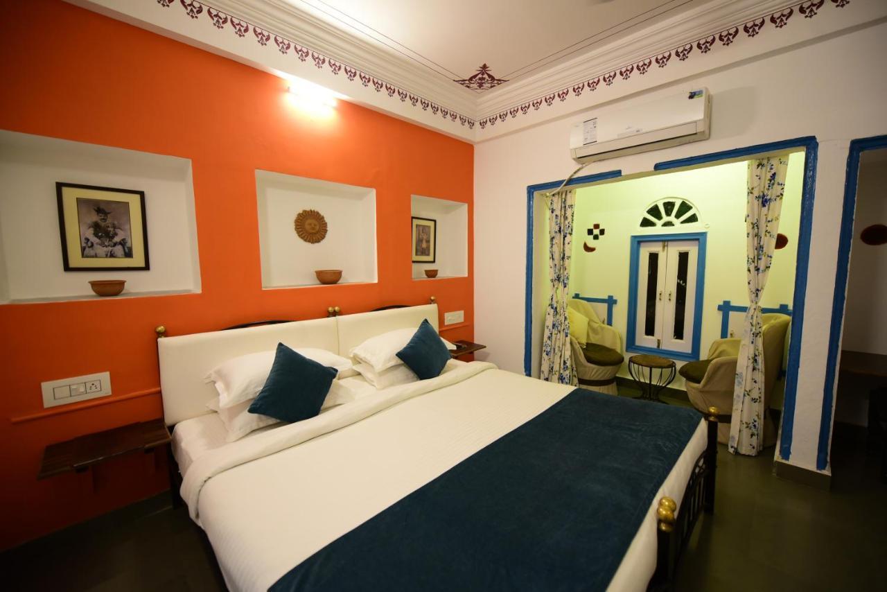 Hotel Udai Niwas By The Lake Udaipur Dış mekan fotoğraf