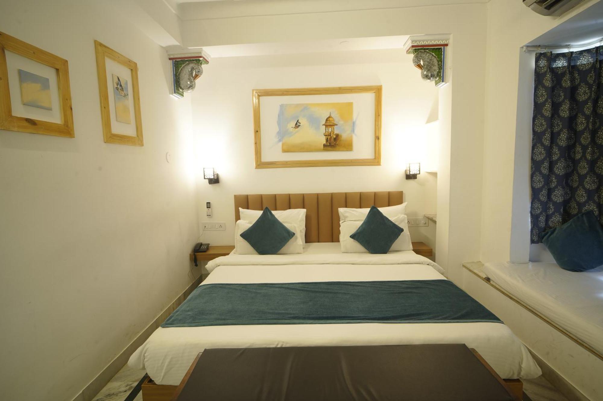 Hotel Udai Niwas By The Lake Udaipur Dış mekan fotoğraf