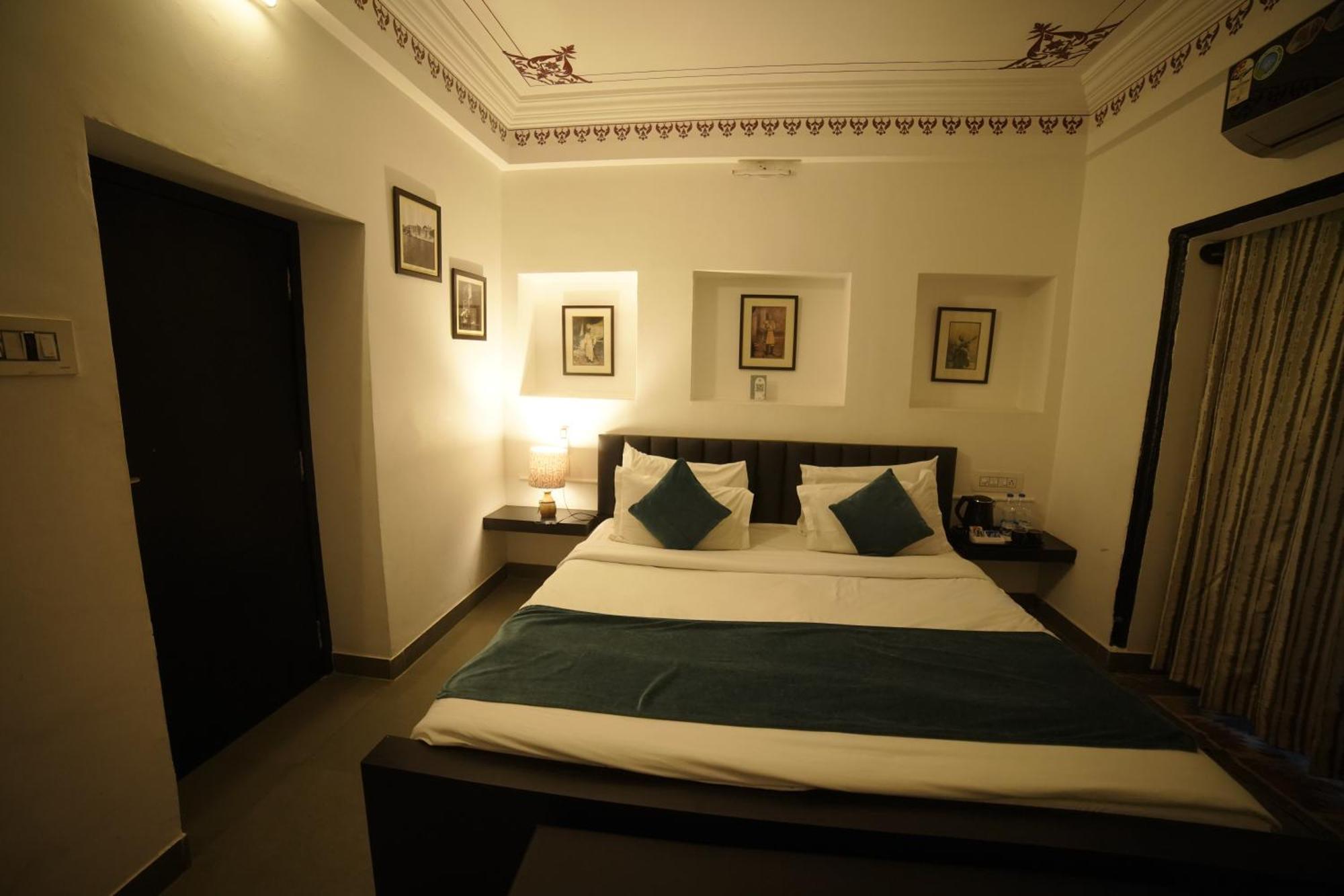Hotel Udai Niwas By The Lake Udaipur Dış mekan fotoğraf